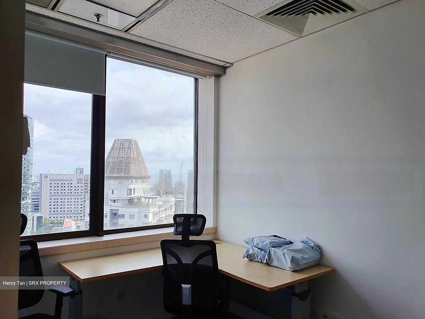 United Square (D11), Office #584317901